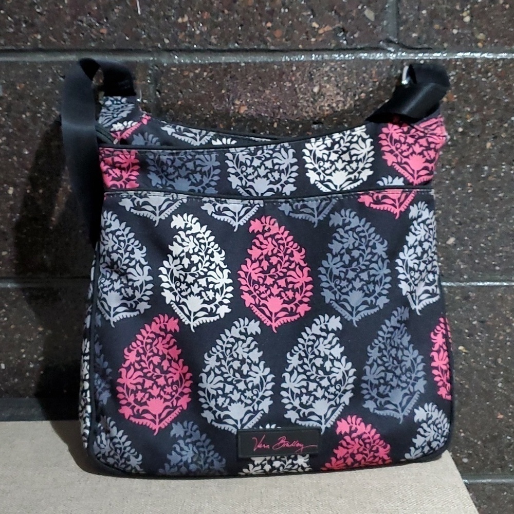 VERA BRADLEY BLACK GRAY PINK CROSSBODY BAG Casual Athleisure  Fabric Vacay Beach